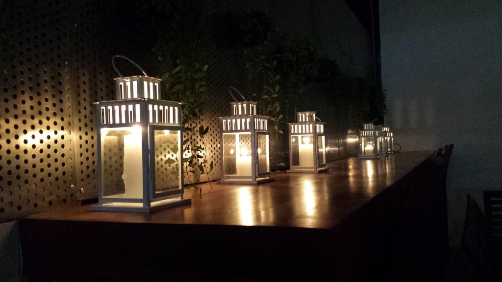 Aura Thematic Hostel Phnom Penh Exterior photo