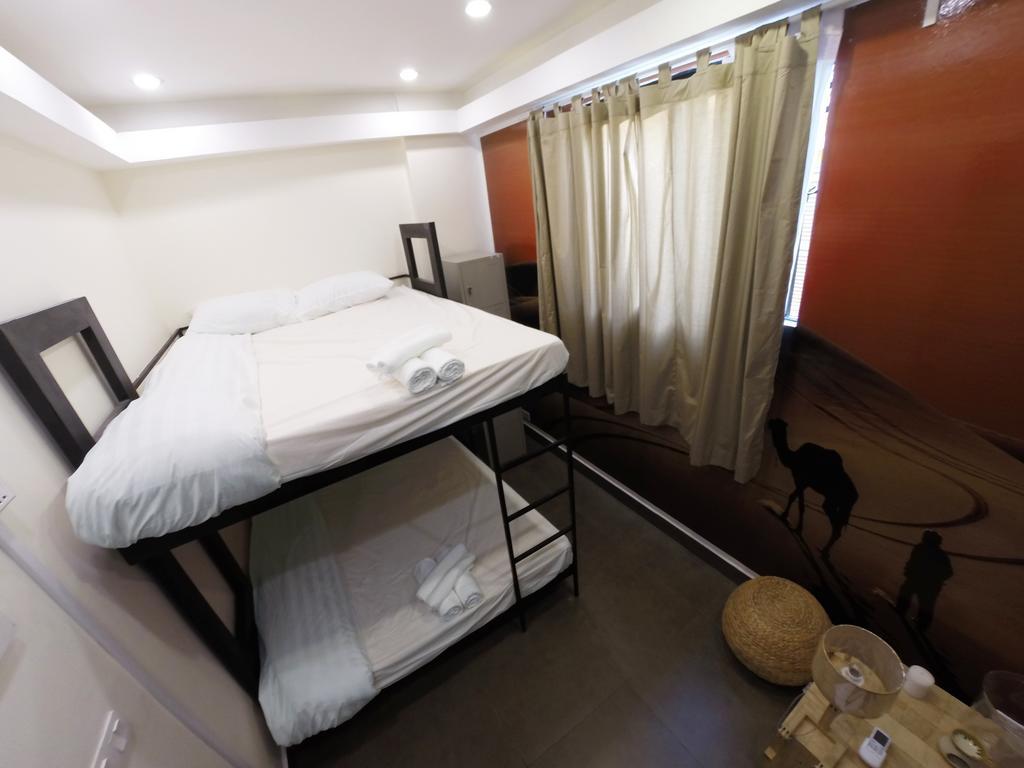 Aura Thematic Hostel Phnom Penh Room photo