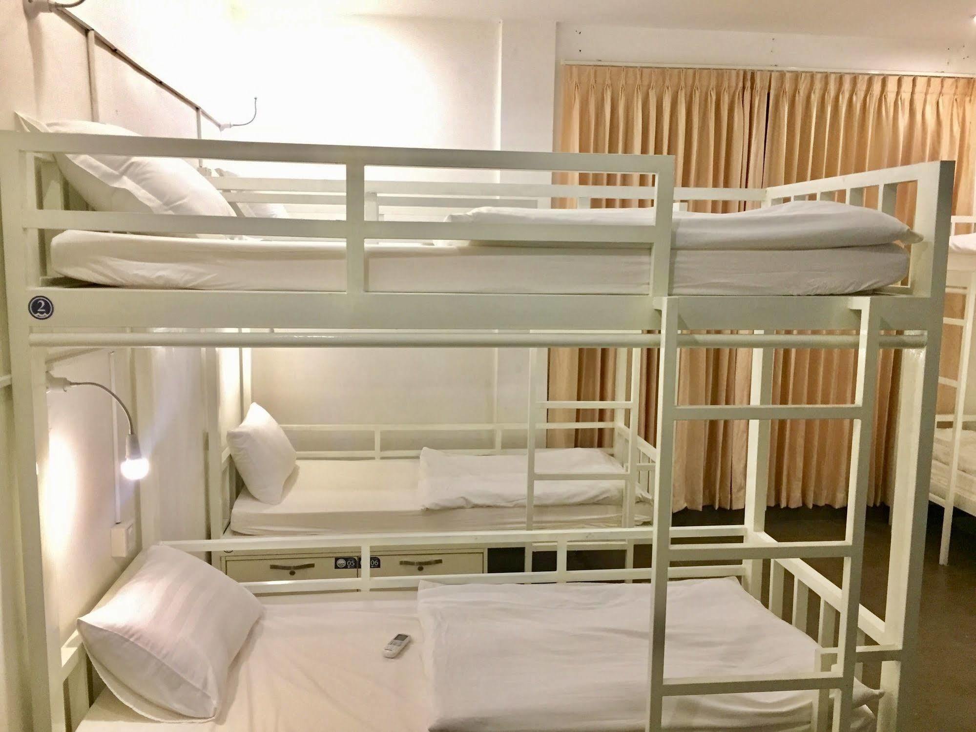 Aura Thematic Hostel Phnom Penh Exterior photo