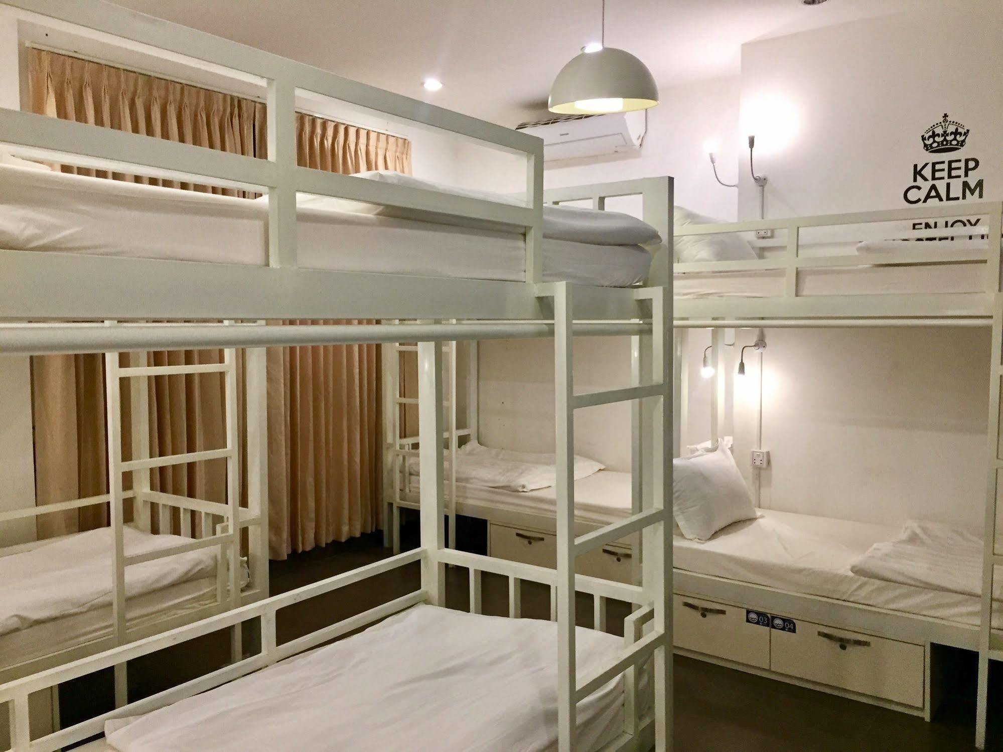 Aura Thematic Hostel Phnom Penh Exterior photo